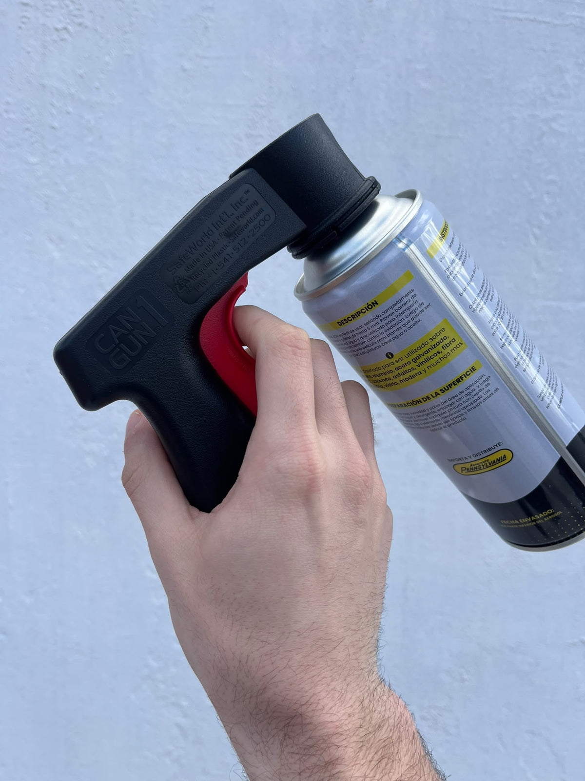 Pistola universal para spray CanGun1 en uso